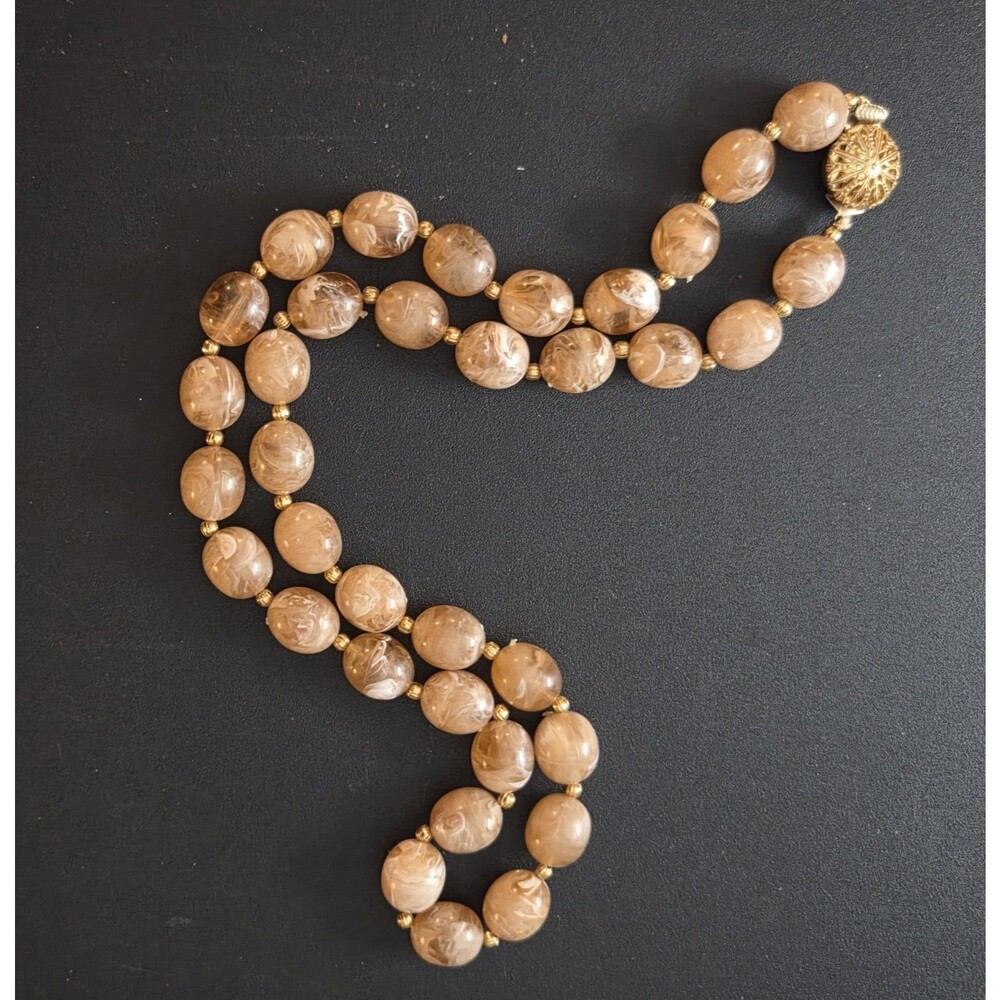 Vtg Tan & Cream Marbled Imitation Stone Necklace With Gold Colored Clasp 1970's